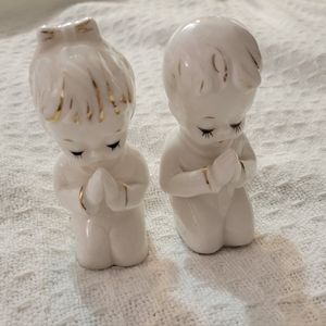 VINTAGE NEW PRAYING BOY AND GIRL SALT & PEPPER shakers.